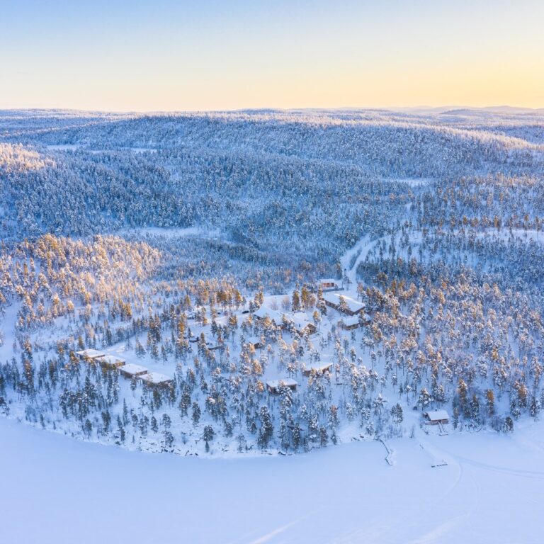 luchtfoto van wilderness hotel nangu