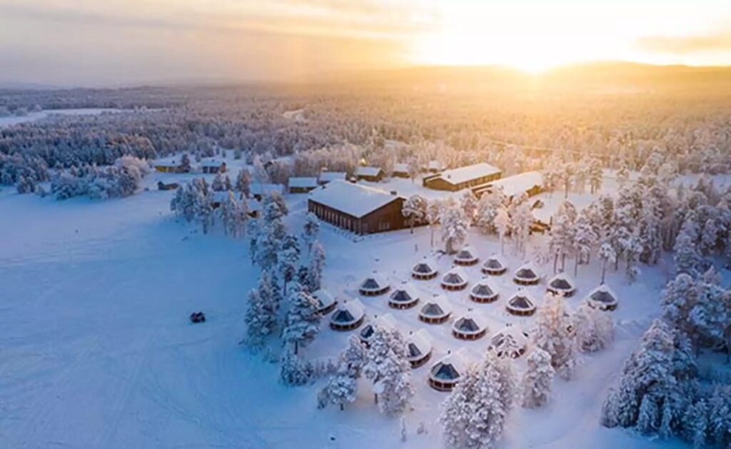 Besneeuwd landschap bij Inari in Fins Lapland