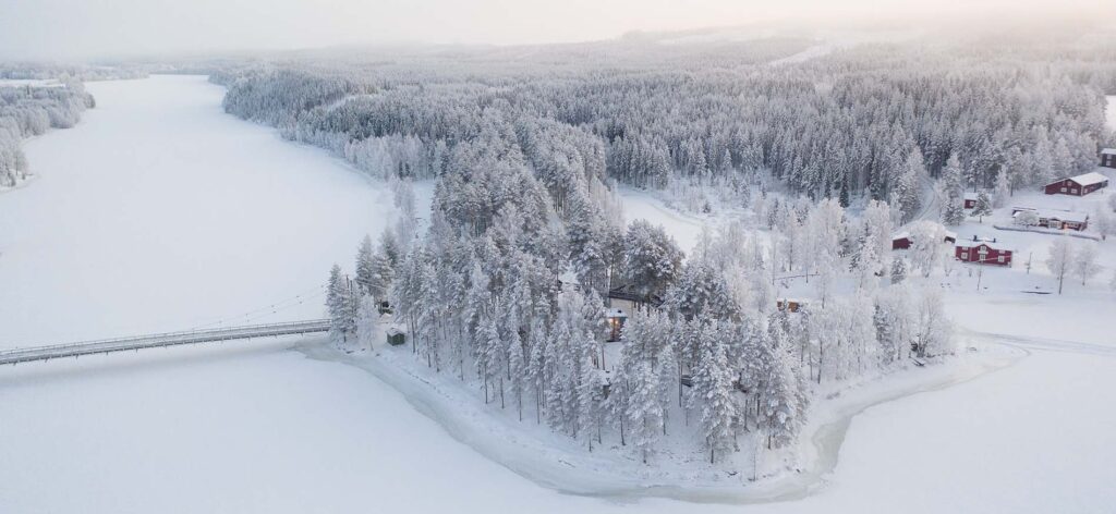 Winterlandschap tijdens Granö Beckasin Lodge