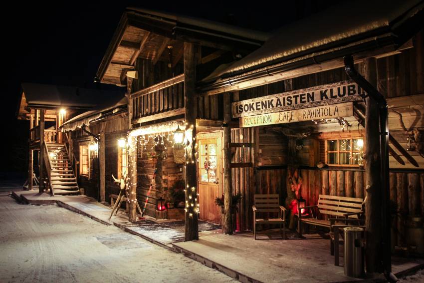 Sfeerbeeld van de winterreis Isokenkäisten Klubi Lodge