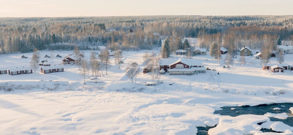 Winterlandschap tijdens Kukkolaforsen Lodge