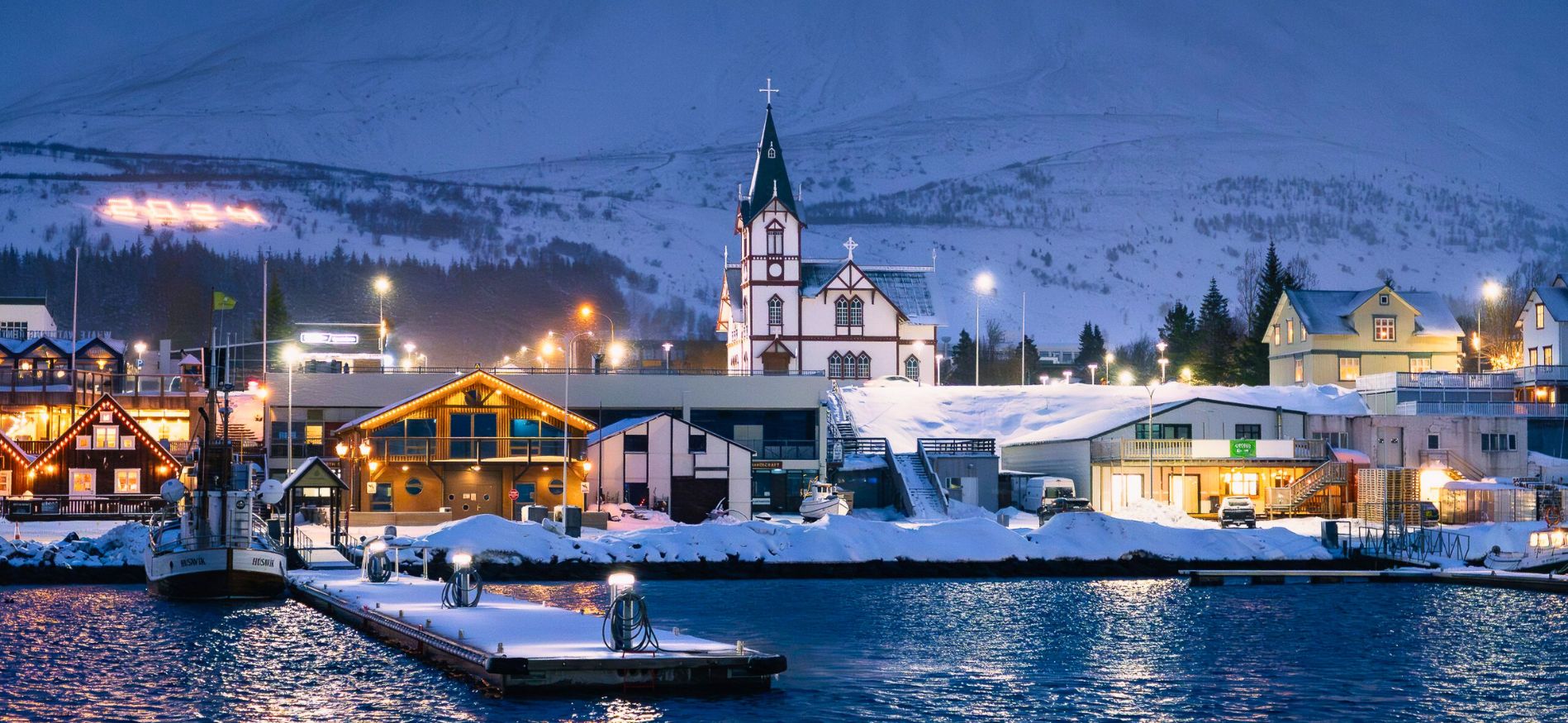 Winterlandschap tijdens Noorderlicht en fjorden fly & drive