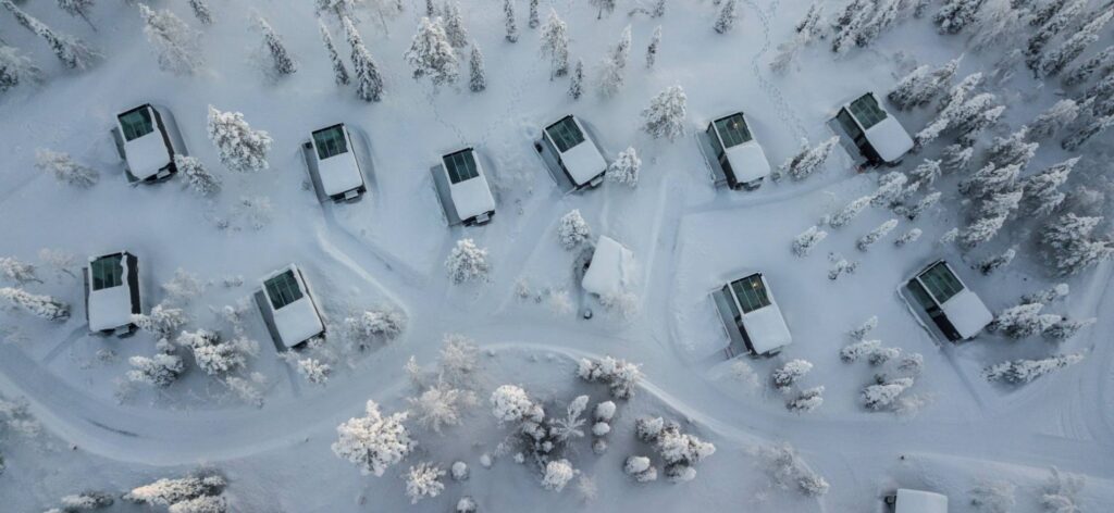 Winterlandschap tijdens Weekend Iisakki Glass Village