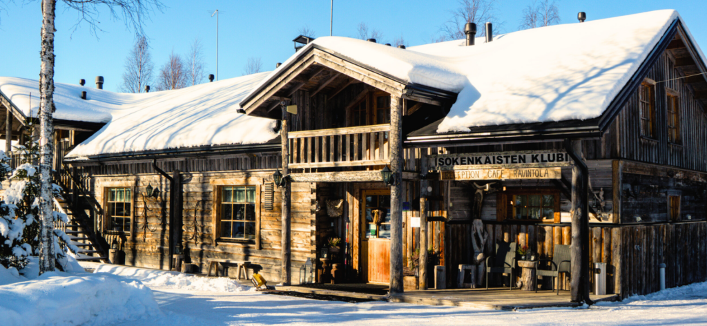 Winterlandschap tijdens Weekend Isokenkäisten Klubi Lodge