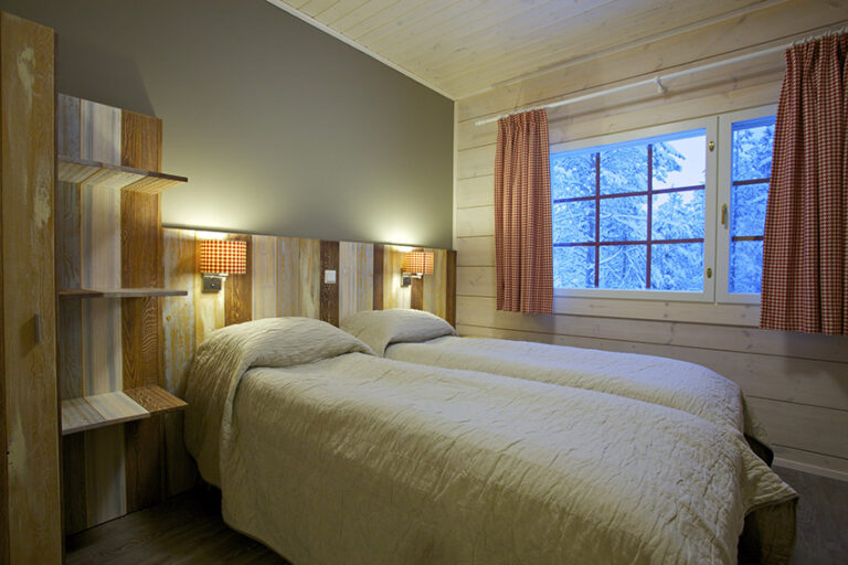 Winteractiviteit tijdens Winterwonderland week PAN Village Oulanka bungalows